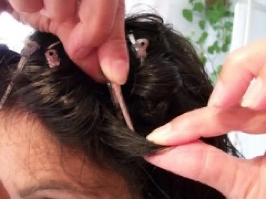 Come fare i capelli mossi, ricci o ondulati fai-da-te senza crespo