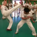 Corsi di capoeira: flessibilità e potenziamento dei muscoli di cosce, braccia e addominali