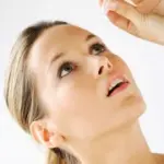 Rimedi per occhio secco e rosso: collirio e lacrime artificiali. Cause secchezza oculare