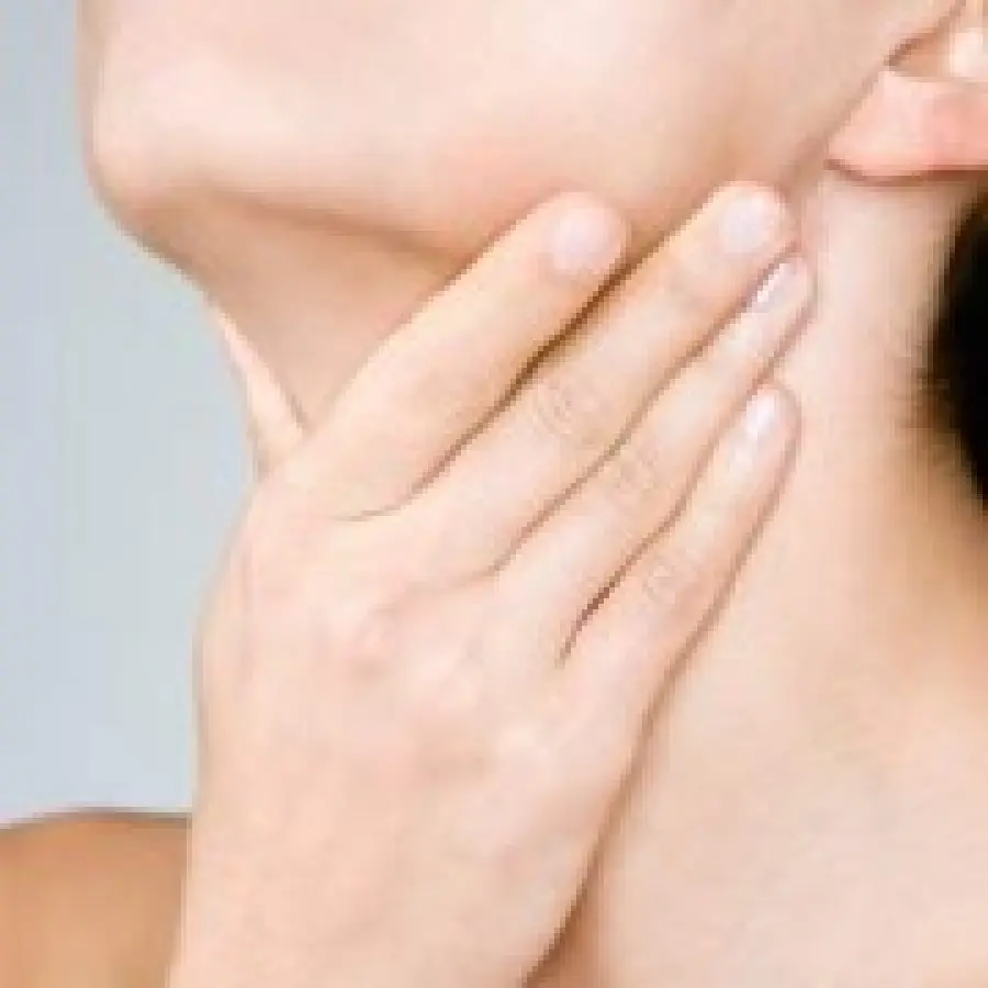 Eliminare doppio mento: aghi e radiofrequenza per togliere il sottomento. Trattamento medicina estetica