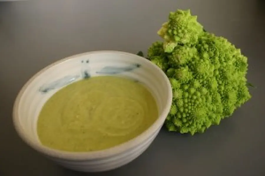 Vellutata di verdure: ricetta zuppa di ceci e cavolfiore. Piatto da 75  calorie