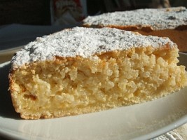 Ricetta torta di riso al latte: dolce dietetico da 320 calorie a porzione