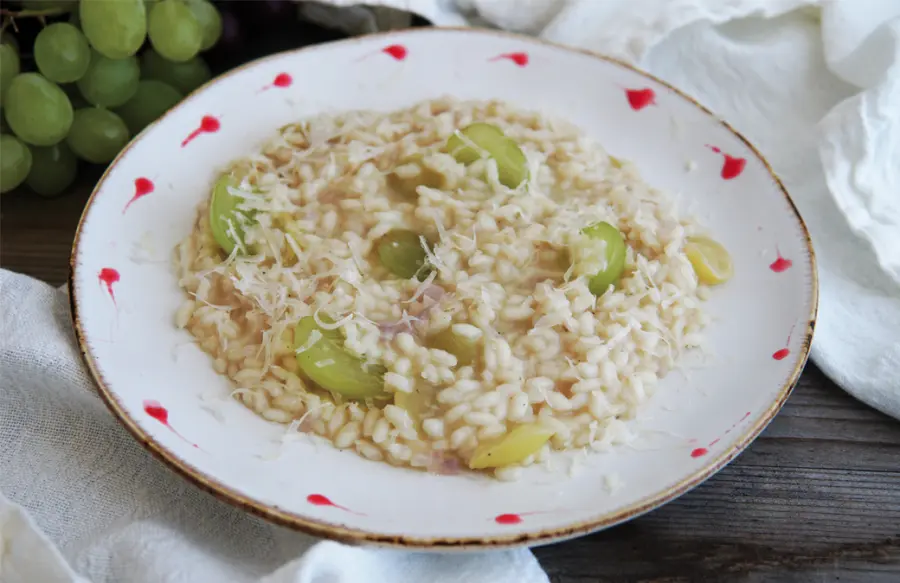 Risotto con uva bianca: ricetta facile e veloce