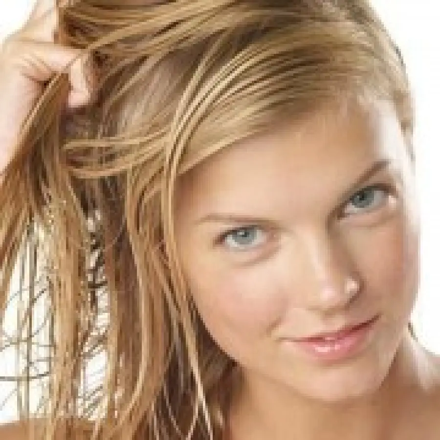 Rimedi naturali forfora: fitoterapia e ricette per lozione, frizione, risciacquo capelli con forfora