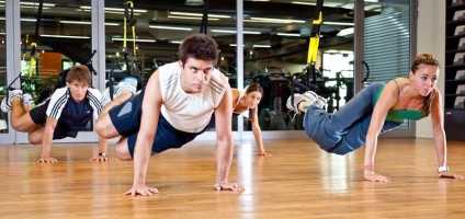 Corsi fitness di TRX e Antigravity Yoga per addominali, braccia, gambe, glutei