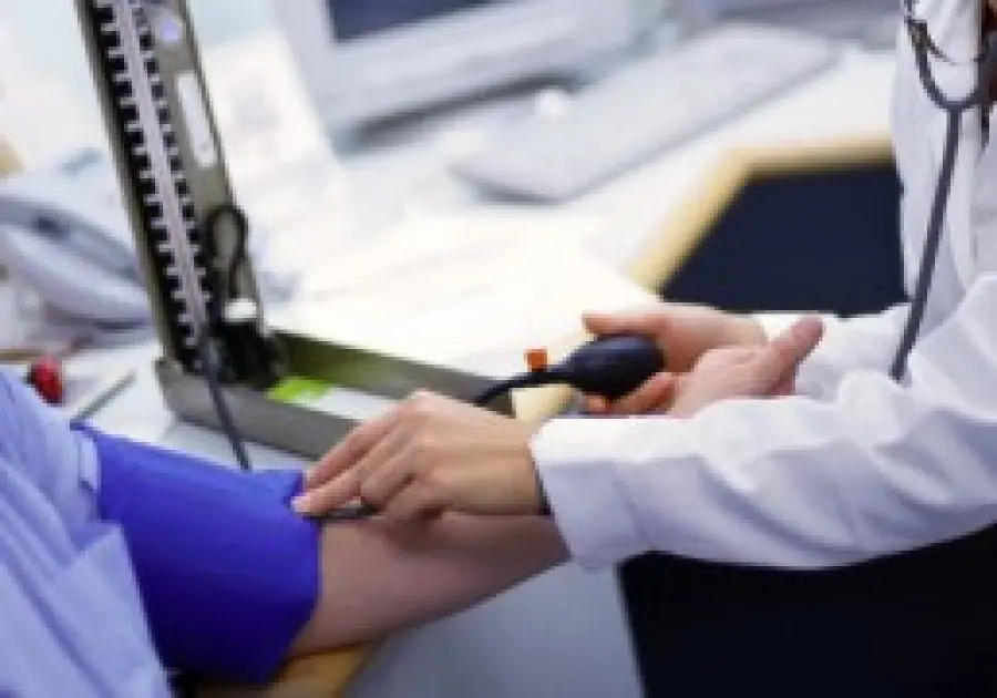 Sintomi ipertensione arteriosa: diagnosi e cura. Valori pressione arteriosa e analisi delle urine