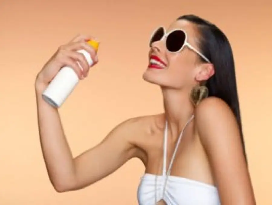 Spray autoabbronzanti e rischi per i polmoni. Scegliere gli autoabbronzanti in crema