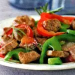 Ricetta spezzatino di manzo ai peperoni: secondo piatto dietetico di carne e verdure