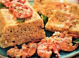 Ricetta Plumcake salati con gamberetti, formaggio e uova: un secondo piatto proteico e dietetico di pesce