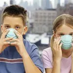Salute dei bambini: inquinamento e smog delle città, tosse e rinite, bruciore agli occhi e problemi respiratori