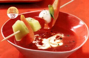 Ricetta crema di papaia con spiedini di verdura, frutta e mozzarelline: un antipasto dietetico da 170 calorie 