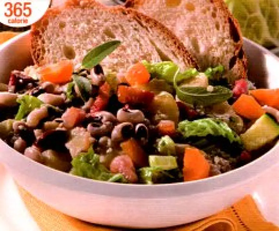 Ricetta zuppa di verdure dietetica: un primo piatto da 365 calorie a porzione - Ricette dietetiche verdure