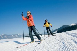 Sci di fondo per il benessere psicofisico: uno sport completo che fa bruciare circa 1080 calorie in tre ore