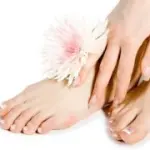 Appoggio del piede e dolori a ginocchia e schiena: piedi piatti, errori posturali, sovrappeso, tacchi alti