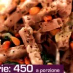 Ricetta pasta di farro con pinoli e spinaci: un primo piatto dietetico da 450 calorie a porzione