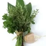 Dieta da 1300 calorie per dimagrire con le erbe aromatiche: limitare sale e grassi e perdere 5-6 chili