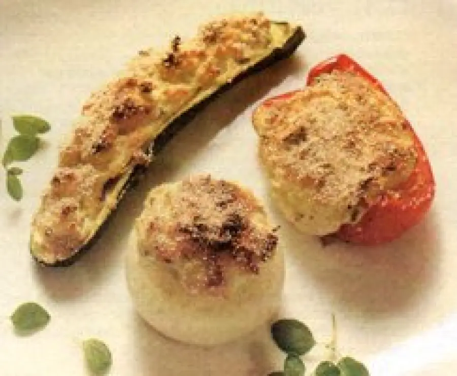 Ricetta verdure ripiene al forno con pane, ricotta e tonno al naturale: un contorno da 190 calorie 