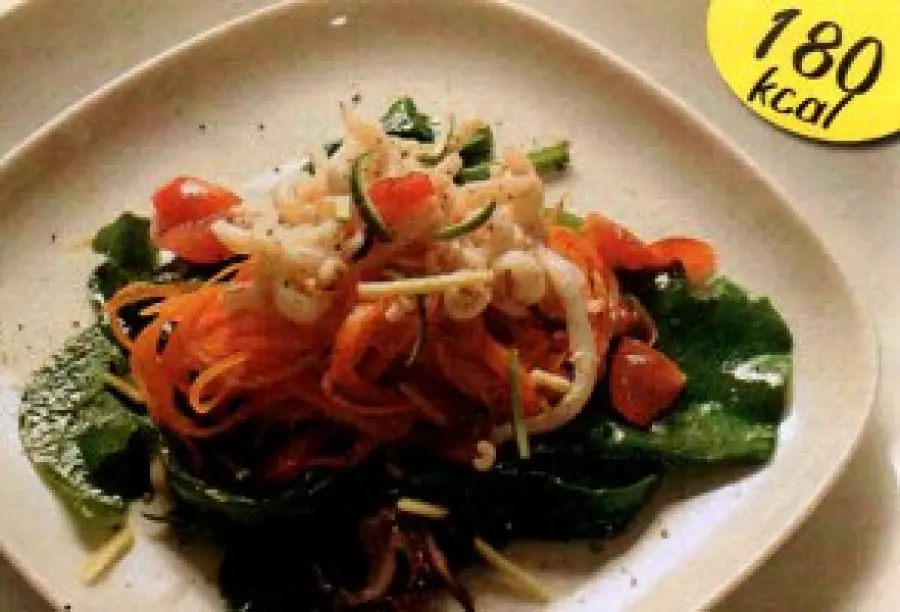 Ricetta dietetica calamari con verdure: un piatto di pesce da 180 calorie a porzione