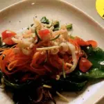 Ricetta dietetica calamari con verdure: un piatto di pesce da 180 calorie a porzione