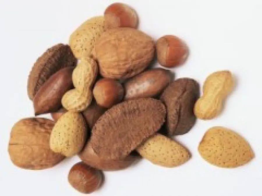 Calorie della frutta secca e proprietà: noci, fichi secchi, mandorle, pistacchi, nocciole, datteri, arachidi