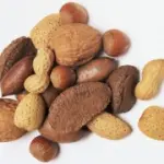 Calorie della frutta secca e proprietà: noci, fichi secchi, mandorle, pistacchi, nocciole, datteri, arachidi