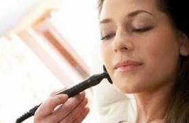 Trattamento laser per eliminare le rughe del viso e radiofrequenza per rassodare la pelle del viso