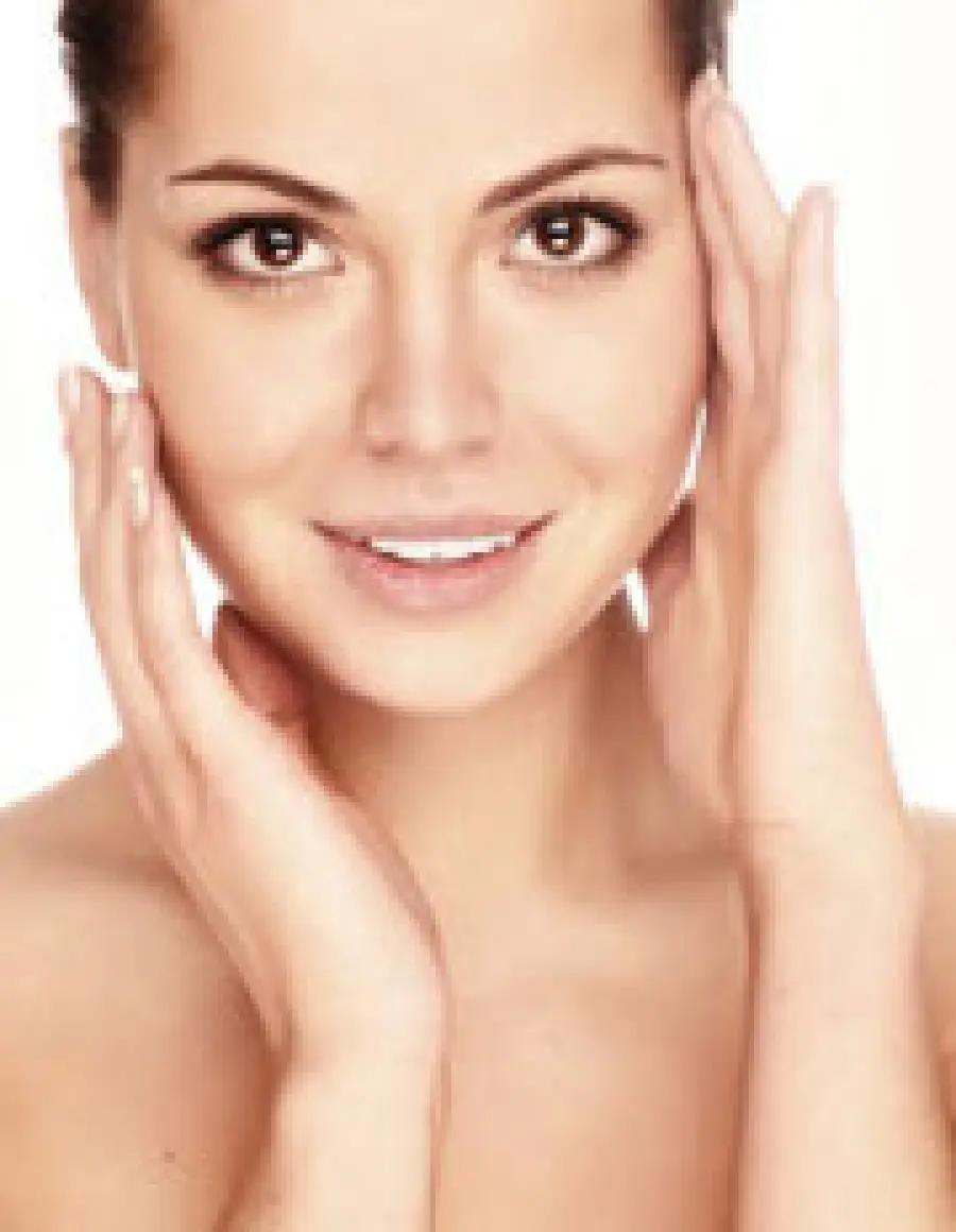 Lifting viso per sopracciglia, palpebre cadenti e collo rilassato. Lipofilling per labbra sottili e guance cadenti