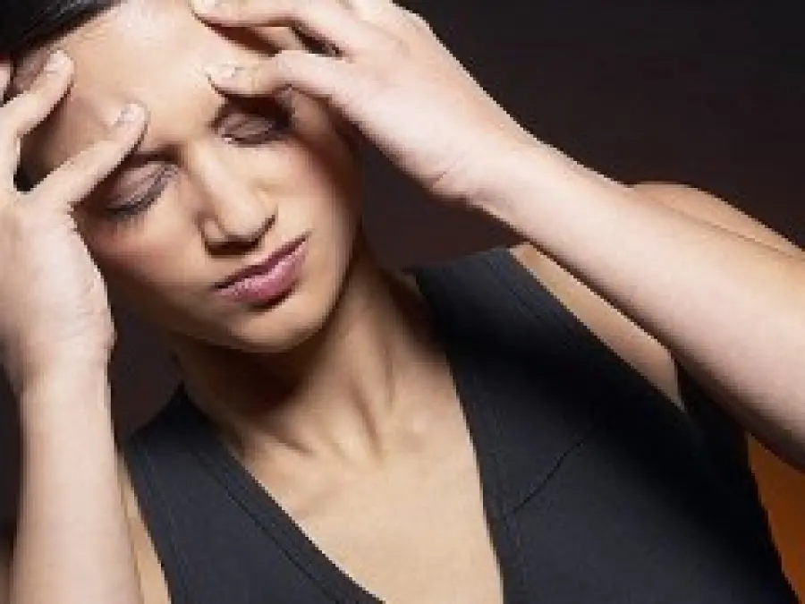 Salute donna: cefalea, emicrania, mal di testa e dolore cronico. Terapie di cura per il dolore cronico
