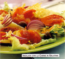 Ricetta insalatona con carne in scatola e salsa alla senape: un secondo piatto di carne e verdure dietetico