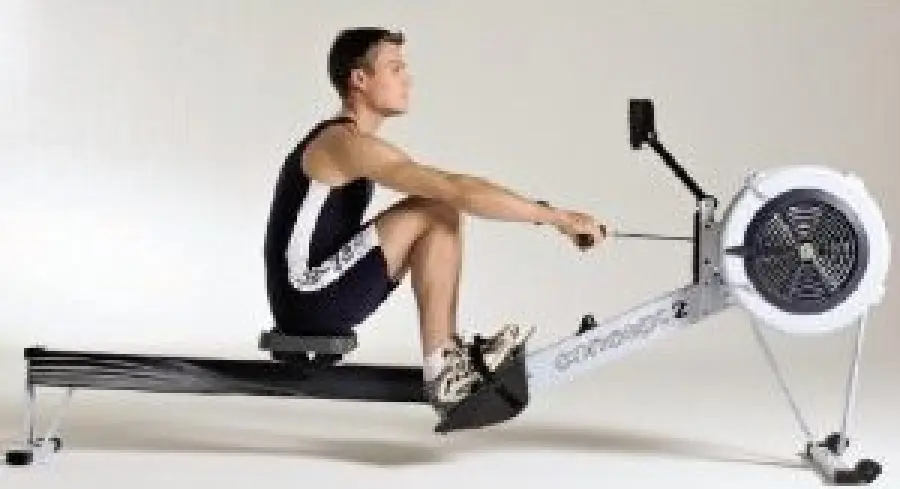 Corsi fitness di Rowing in palestra: allenamento per braccia, spalle, gambe, addominali e glutei