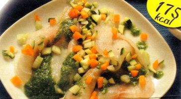 Ricette dietetiche Pesce - Ricetta carpaccio di ricciola con pesto e verdure: un secondo piatto da 175 calorie