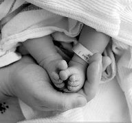 Gravidanza e salute del neonato: screening neonatale, test di Apgar, ecografia alle anche, prove di udito