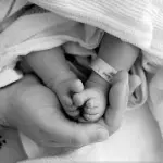 Gravidanza e salute del neonato: screening neonatale, test di Apgar, ecografia alle anche, prove di udito