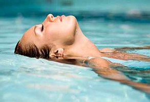 Pacchetti benessere ad Ischia (Napoli): terme, peeling cor­po, massaggio antistress, pedicure e manicure