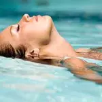 Pacchetti benessere ad Ischia (Napoli): terme, peeling cor­po, massaggio antistress, pedicure e manicure