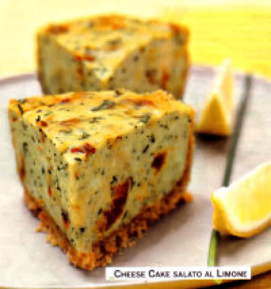 Ricetta torta salata dietetica: ricetta Cheese Cake salato al limone con ricotta, pecorino e pomodori secchi