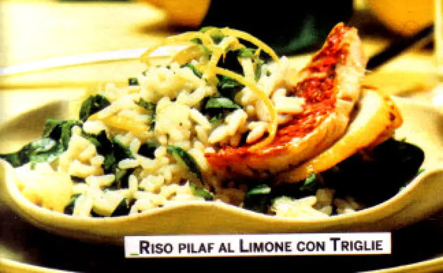 Ricette dietetiche primi piatti pesce: ricetta riso al limone con triglie. Un primo piatto o un piatto unico completo