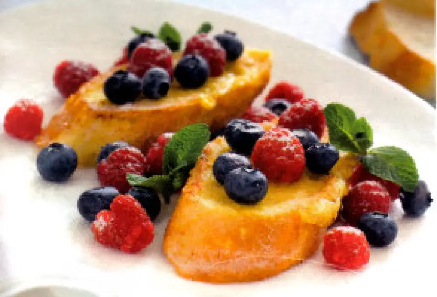 Ricetta light veloce Toast dolci ai Frutti di Bosco: pane e frutta per la prima colazione - Alimentazione Sana