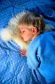 Bambini e disturbi del sonno: cause roncopatia (russare nel sonno), apnea notturna, disturbi respiratori del sonno
