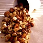 Frutta secca ricca di Omega 3 ed Omega 6 a colazione o a merenda per una sana alimentazione quotidiana