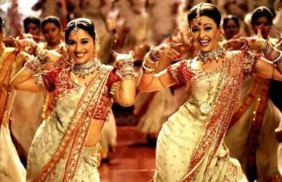 Corsi di Danza a Milano: corsi fitness di Bollywood Dance in palestra a Milano. Danza indiana, jazz, hip hop