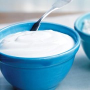 Latte e Yogurt con Probiotici per la salute dell' intestino contro pancia gonfia, stitichezza e cattiva digestione