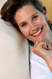 Alimentazione e dieta dopo i 45 anni: vitamina D e calcio per le ossa, germogli di soia, integratori alimentari