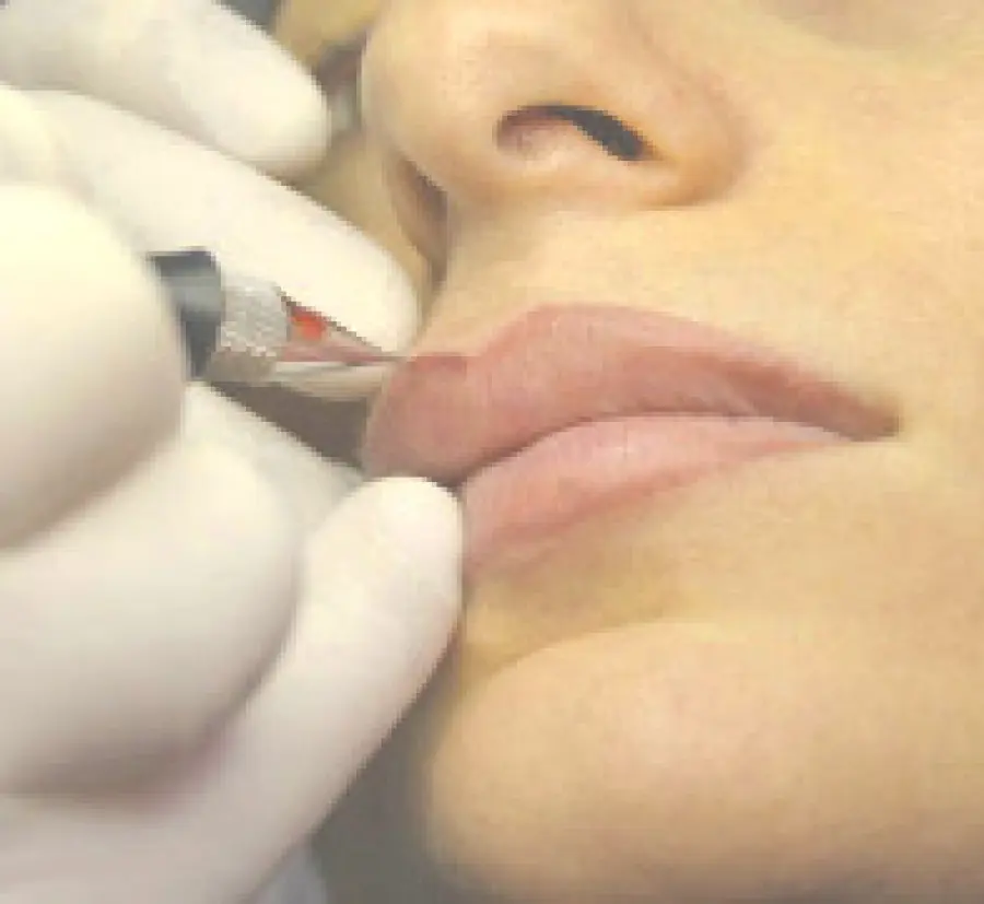 Tatuaggio Estetico Correttivo con Trucco Semipermanente per labbra, sopracciglia, occhi