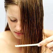 Cause caduta capelli donna (sintomi): diminuzione della "sostanza P". Quando i capelli diventano più fini e deboli