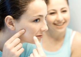 Indice glicemico, alimentazione e acne: troppi zuccheri sono causa di brufoli ed acne nei soggetti predisposti