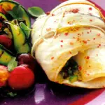 Ricette dietetiche secondi piatti pesce: ricetta Filetti di Branzino ai Pistacchi con Zucchine e Ciliegie marinati