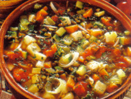 Ricette dietetiche light verdure: ricetta Minestrone di Legumi. Piatto unico da 600 calorie a porzione