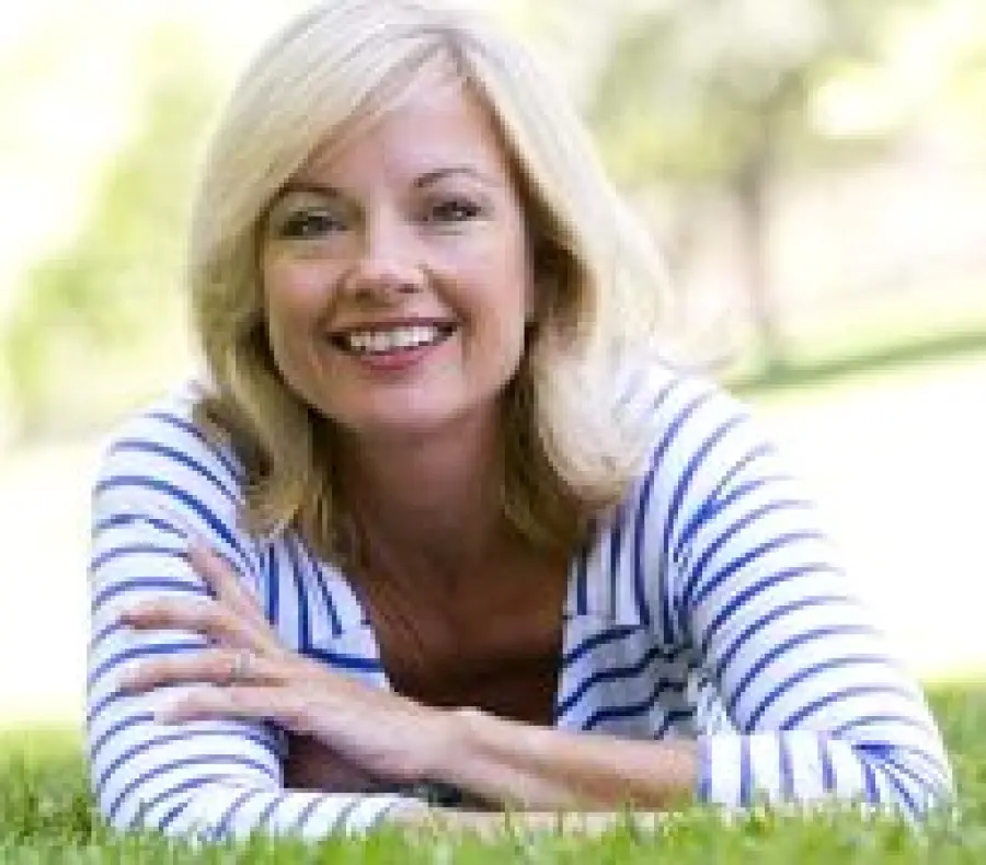 Proprietà melatonina: ritarda la menopausa, ha benefici su depressione e ipertensione, insonnia e vampate