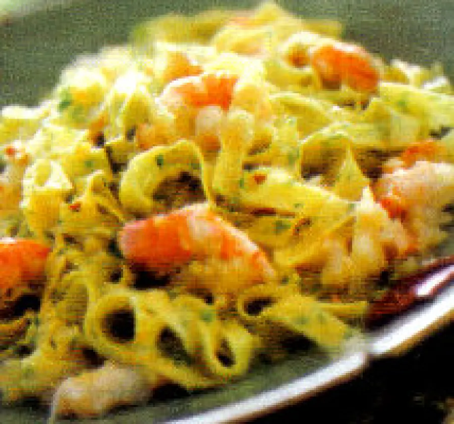 Ricette dietetiche primi piatti pesce: ricetta Tagliolini con Scampi o Gamberoni. Primo piatto light da 460 calorie